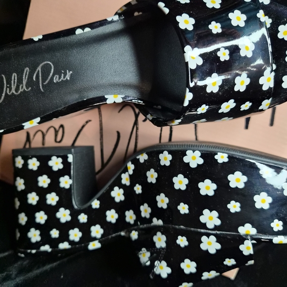 Wild Pair Black Floral Women's Shoes - Picture 8 of 12